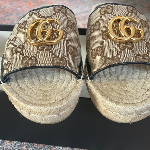 Gucci like new worn once sandals - Picture 2 of 9